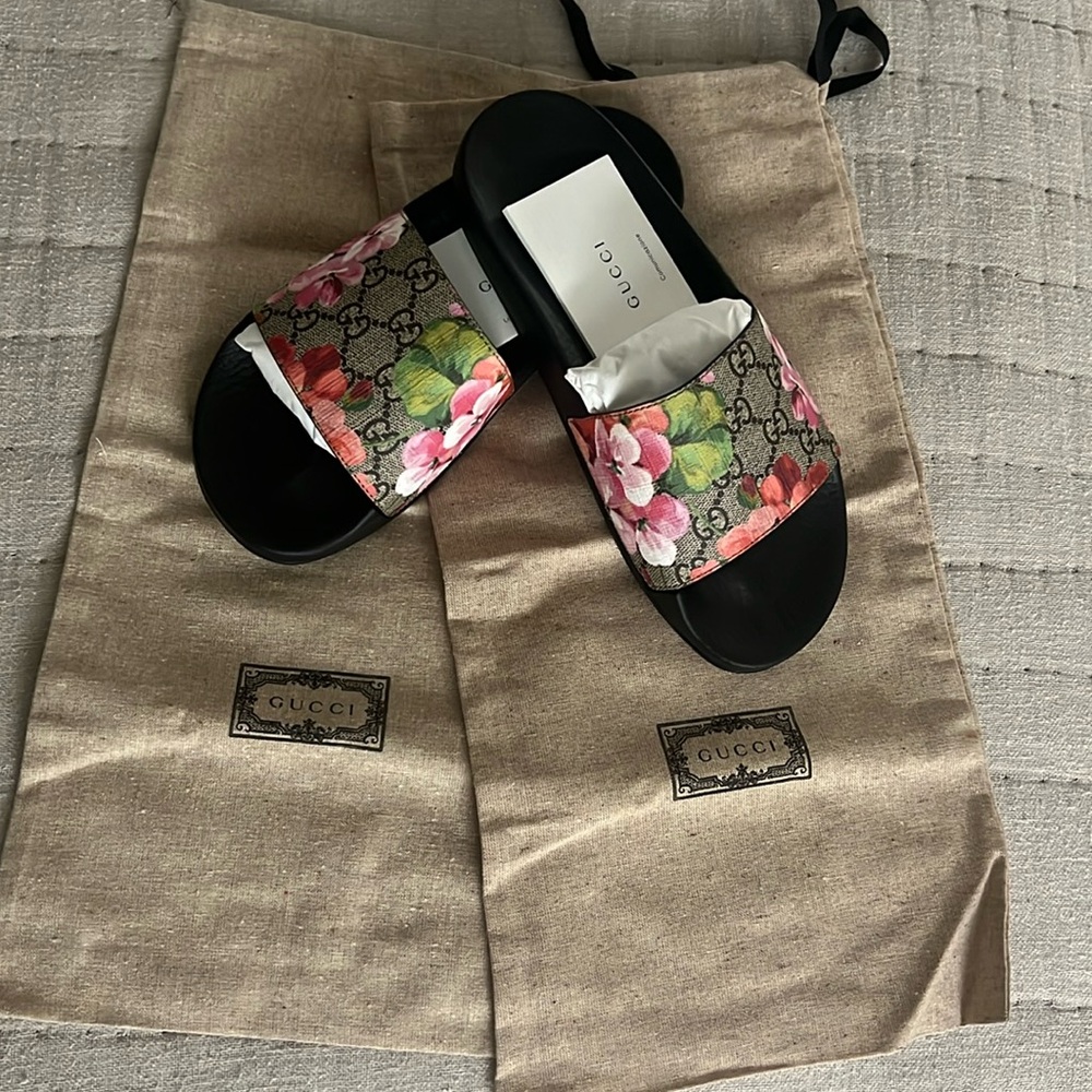 AUTHENTIC Gucci slides